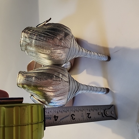 Silver pleated look Coloriffics shoes, Size 5.5M - Picture 2 of 7